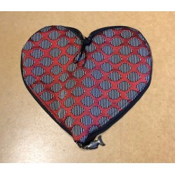 Voyageur rouge et gris